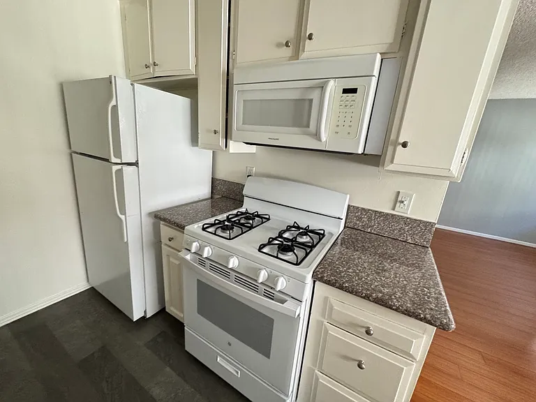 447 W Elk Ave #3 — Photo 18