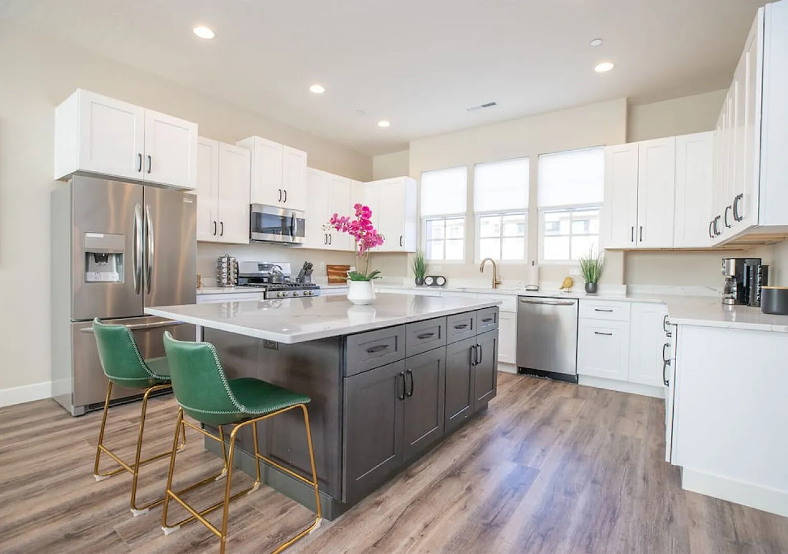 Three Story Villa for 39 in Beautiful Community w/ Private Spa — Photo 2