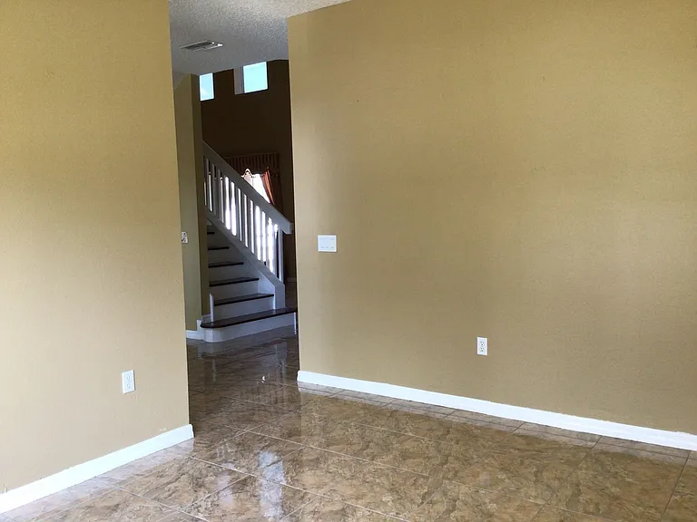 410 Bloomfield Dr — Photo 9