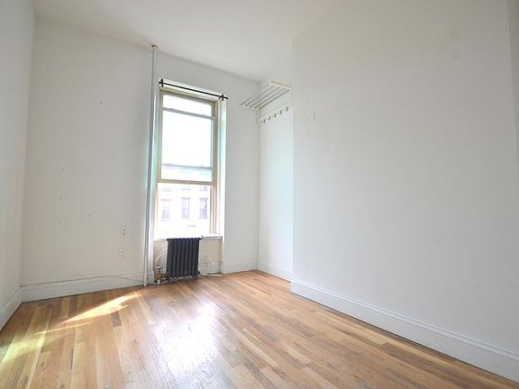 3rd image of 124 Jefferson Ave APT 03R