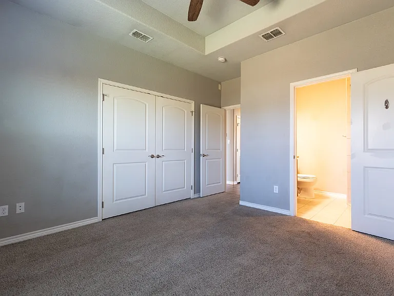 120 Navarro Xing — Photo 18