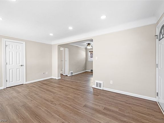 5th image of 1653 Woodhurst Ave