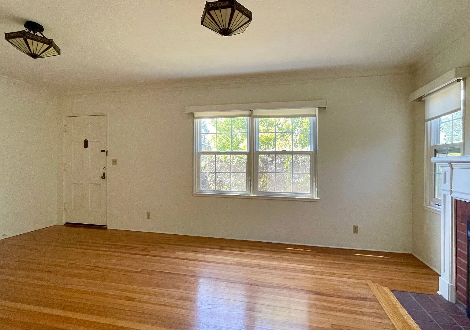 Single-Level 2-Bedroom 2-Bath House + Garage w/ Air Conditioning — Photo 2