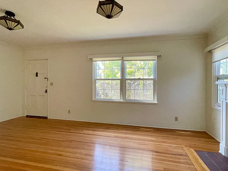 1491 Iris St — Photo 2