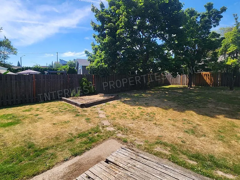 265 SW Salix Ter — Photo 31