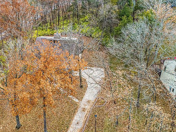 3rd image of 2601 Kenwood Cir