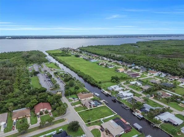 2328 SE 15th Ter, Cape Coral, FL 33990