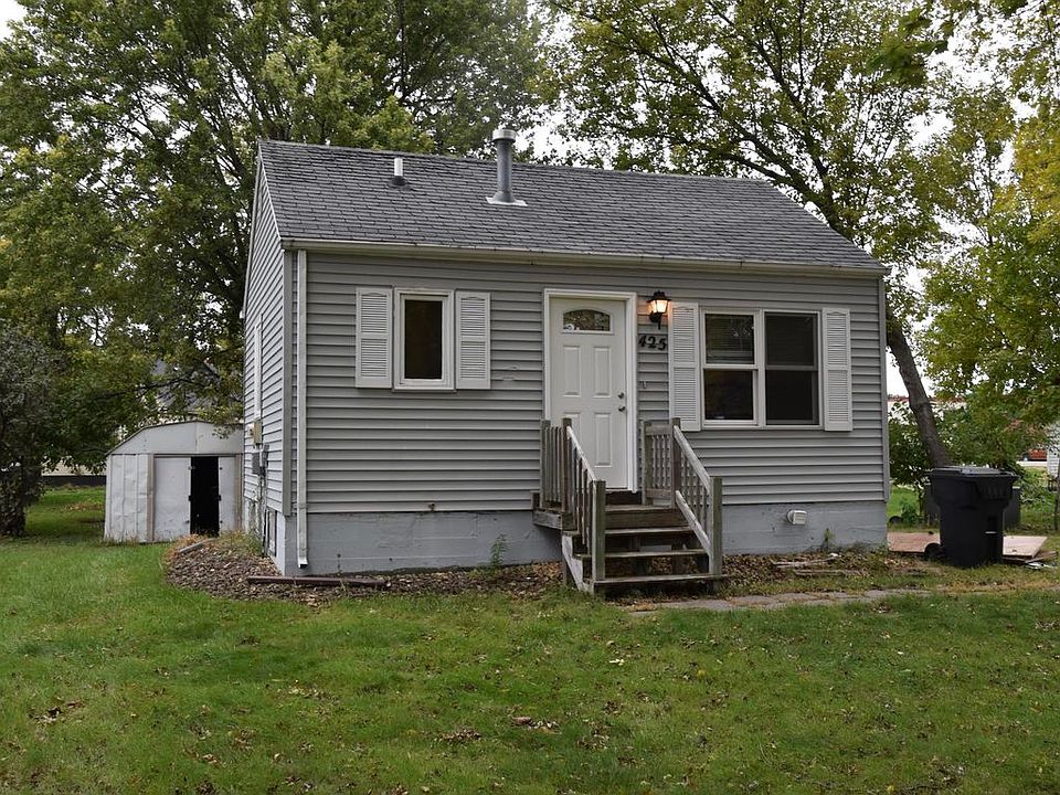 1st image of 425 Roos Ave