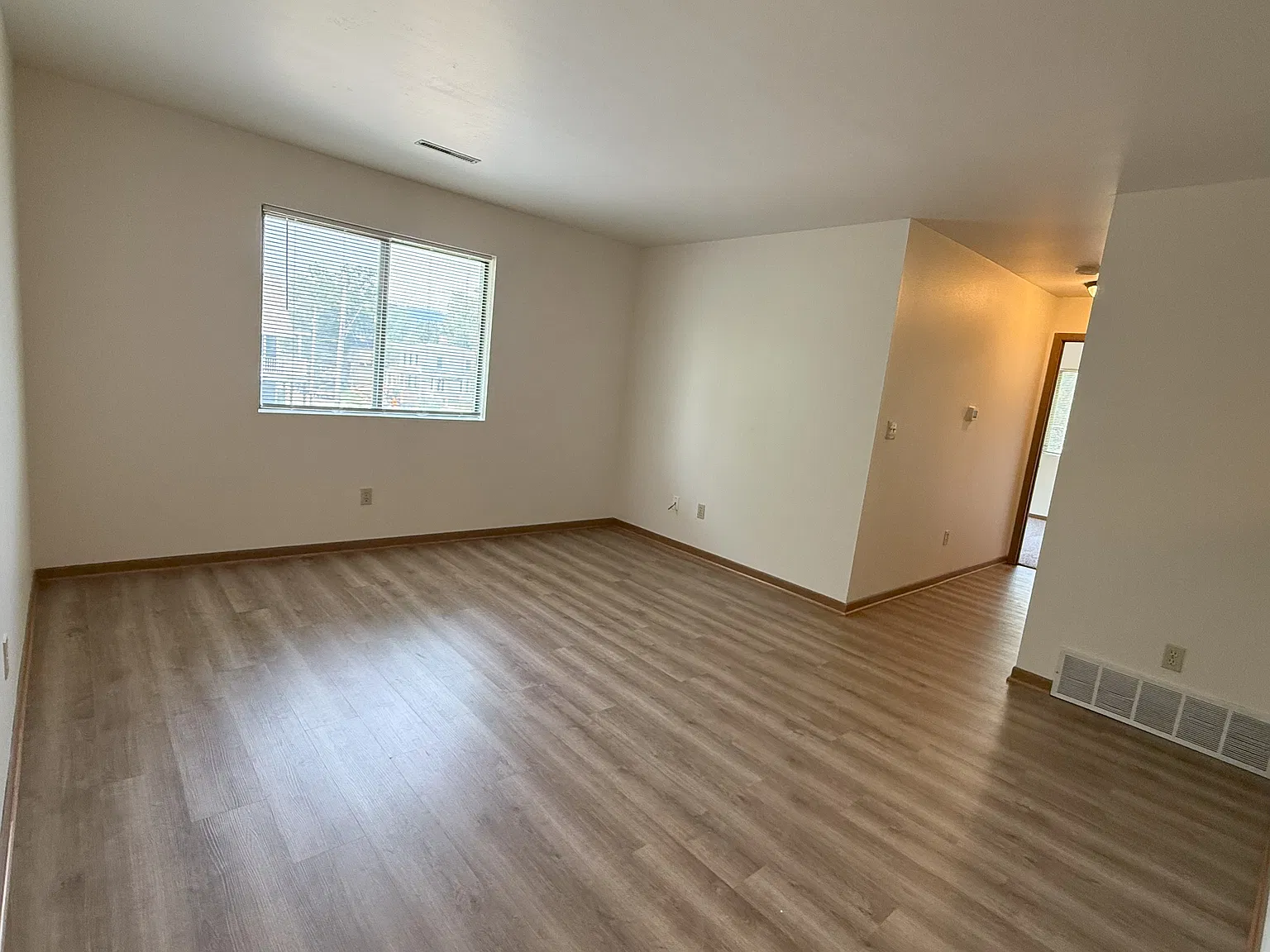 2 bed, 765 sqft, $1,380 — Photo 4