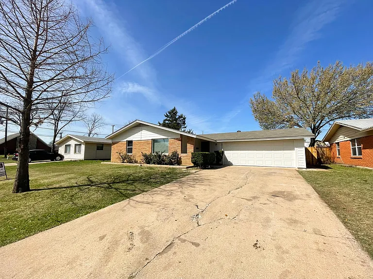 2805 Cornell Cir — Photo 10