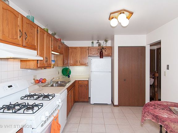 4th image of 707 Cumberland Trl APT Aa2