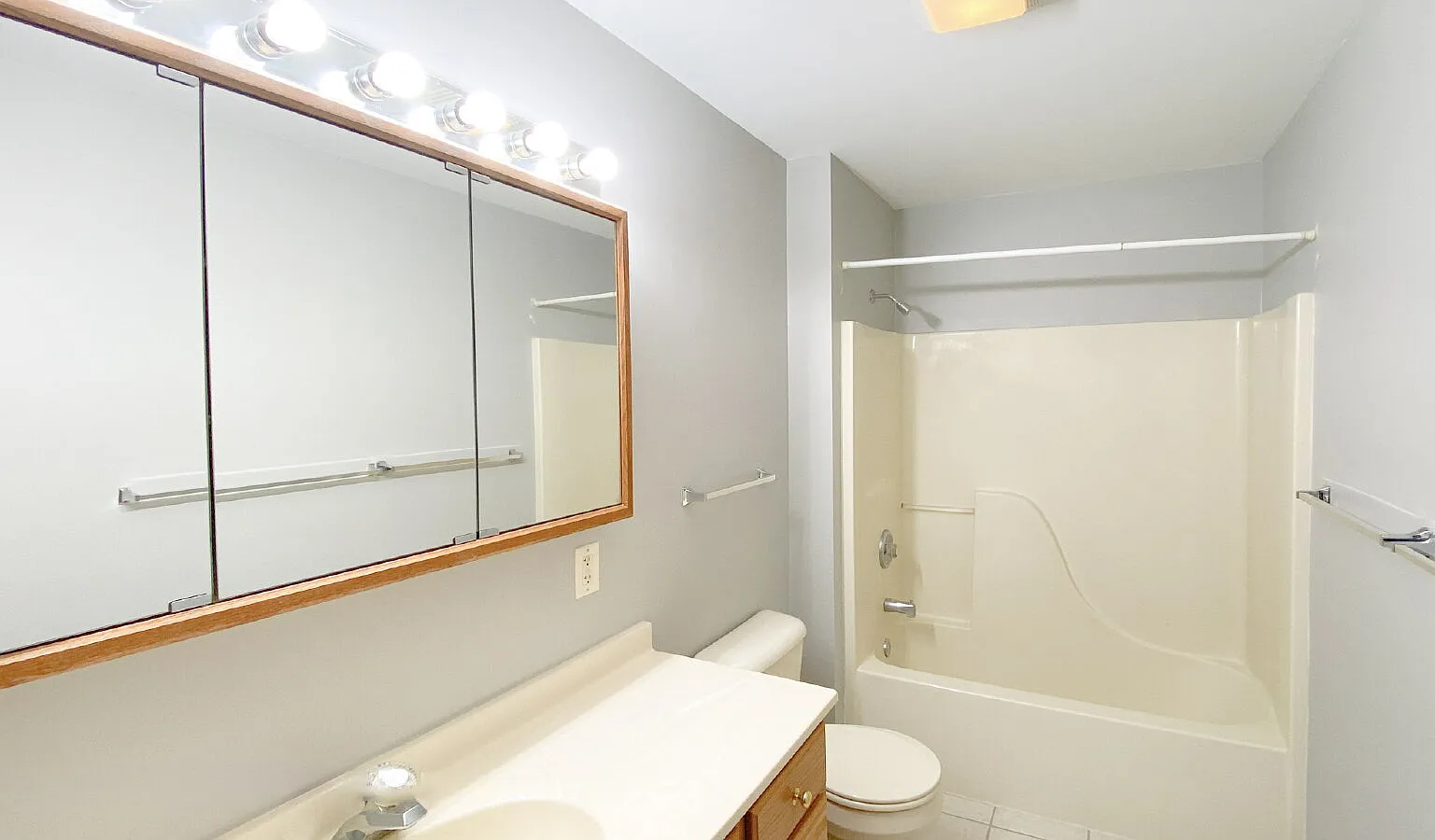2 bed, 1.5 bath, $1,600 — Photo 4