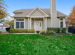 30W010 Redwood Ct, Warrenville, IL 60555