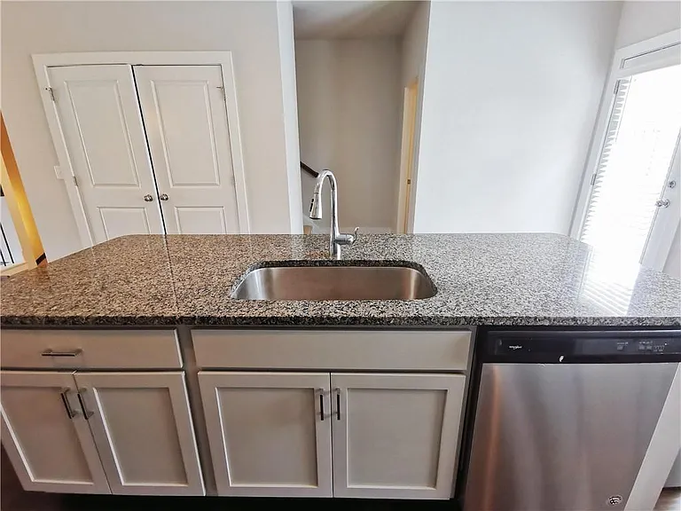 3795 Oxford Cir — Photo 8