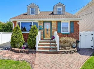 188 N 3rd St, Bethpage, NY 11714