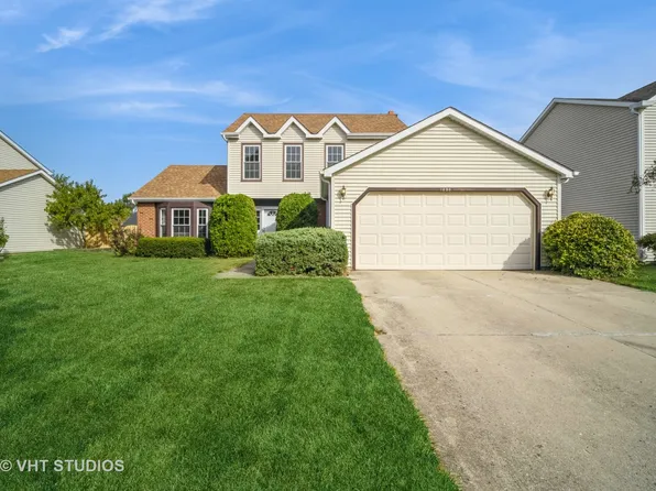 1090 John Dr, Hoffman Estates, IL 60169
