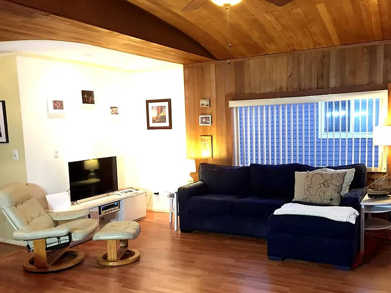 1781 N Jantzen Ave — Photo 6