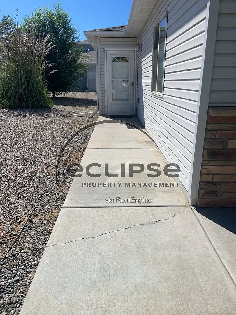 3 bed, 2.0 bath, 1088 sqft, $2,150 — Photo 1