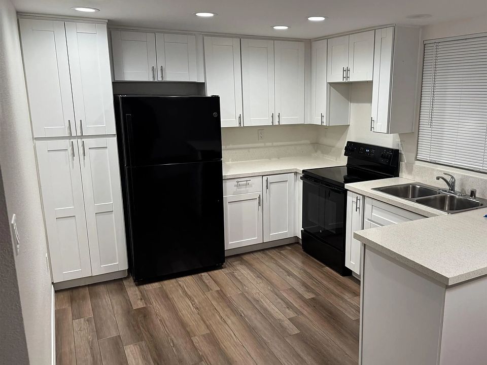 2nd image of 6572 College Grove Dr