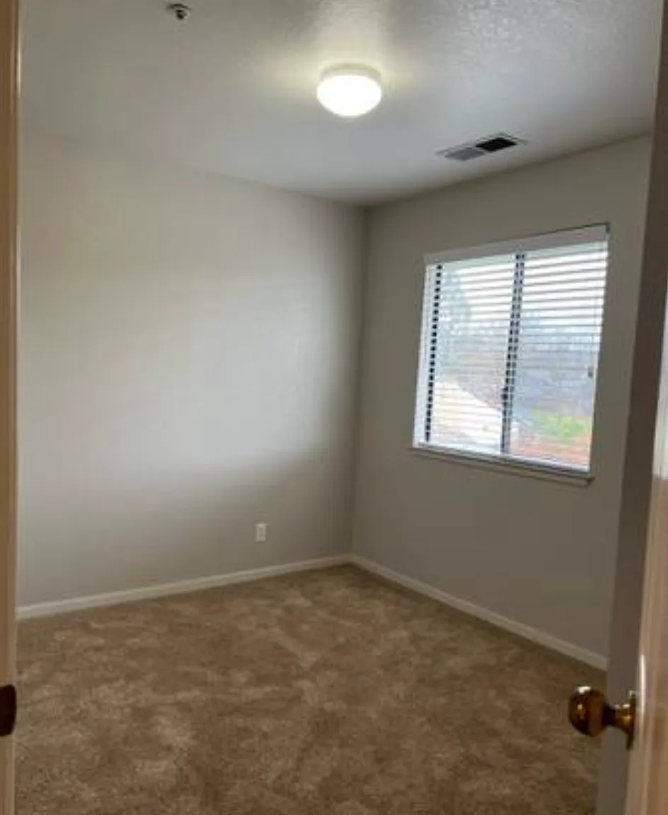 2 bed, 769 sqft, $2,200 — Photo 4
