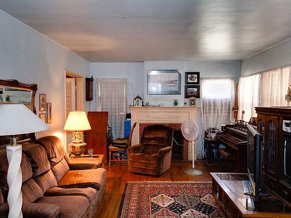 4th image of 413 W Elmwood Ave
