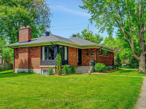 2012 Haig Dr #A, Ottawa, ON K1G 2K4