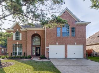 2412 Piney Woods Dr, Pearland, TX 77581