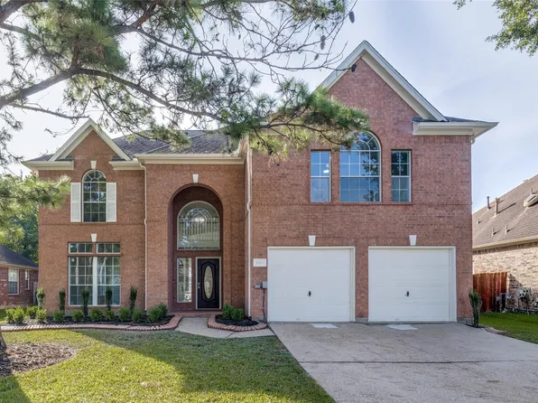 2412 Piney Woods Dr, Pearland, TX 77581