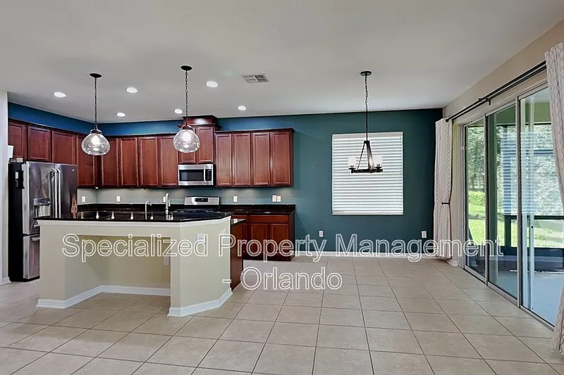 4 bed, 3.0 bath, 2963 sqft, $2,499 — Photo 2