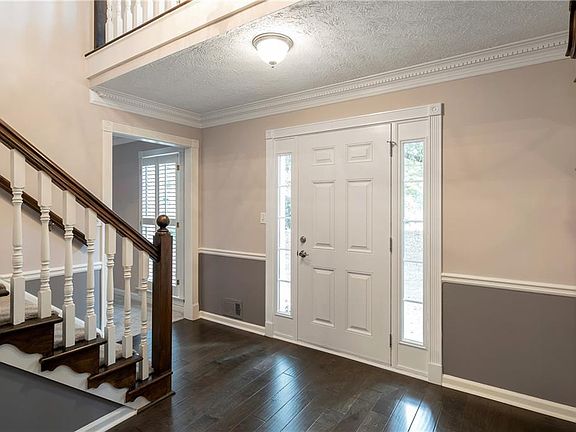 3rd image of 4877 Castlewood Dr SW