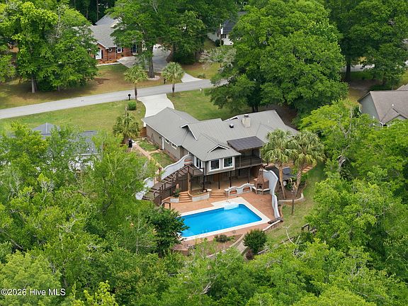 3rd image of 165 Gooseneck Road W