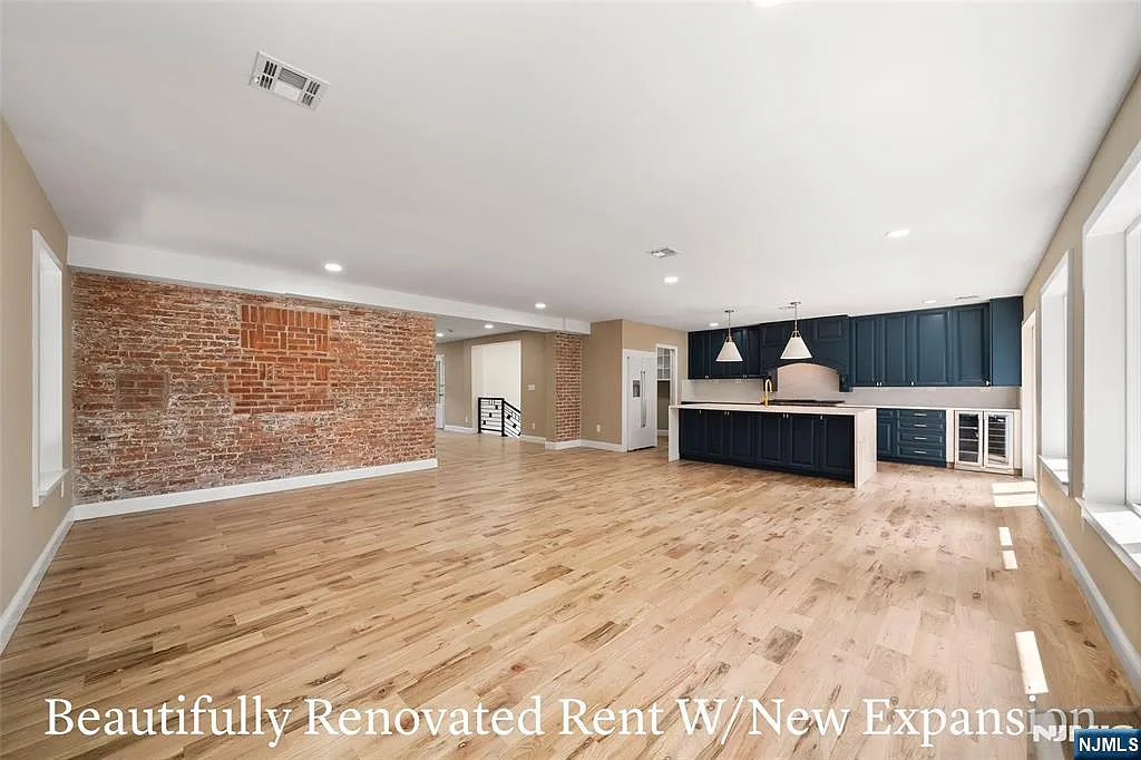 4 bed, 3.5 bath, $7,200 — Photo 1