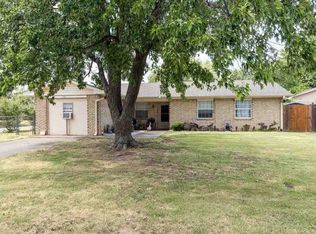 102 N Elk Dr, Cache, OK 73527