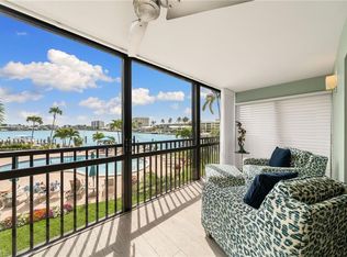 222 Harbour Dr APT 207, Naples, FL 34103