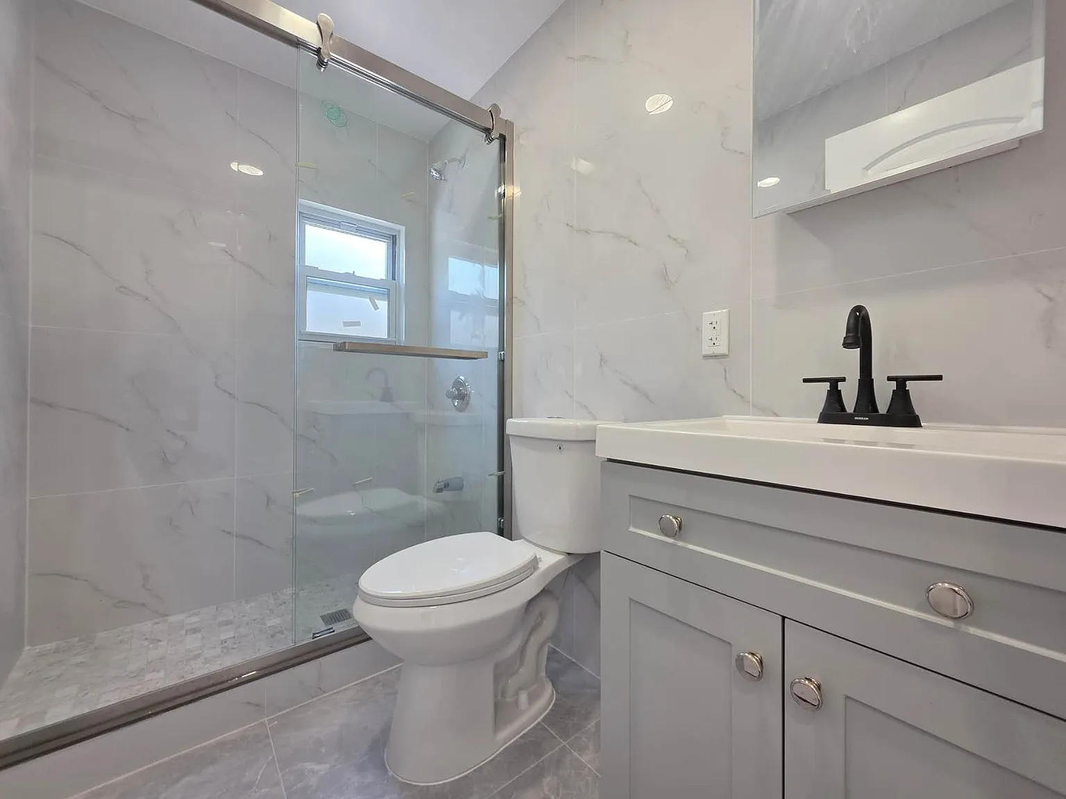 3 bed, 1100 sqft, $3,300 — Photo 3