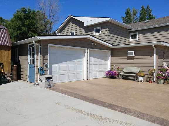 4th image of 409 2nd Ave NE