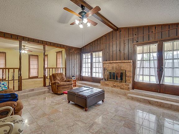 2nd image of 411 Nederland Dr