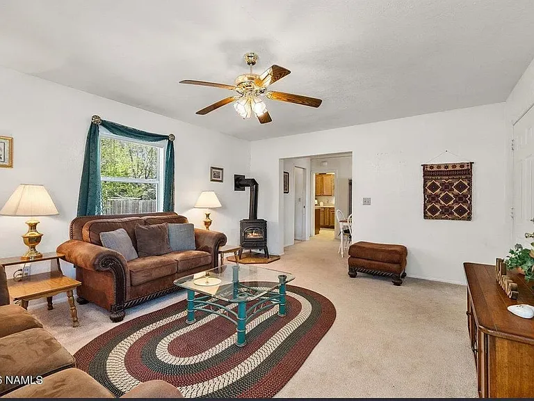 412 W Sherman Ave — Photo 3