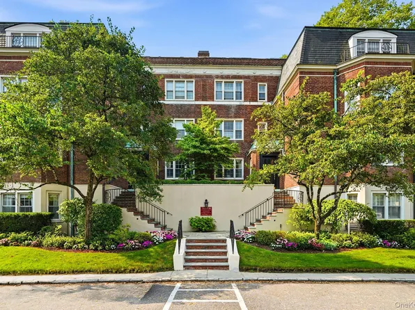 7 Chateaux Circle #7x, Scarsdale, NY 10583