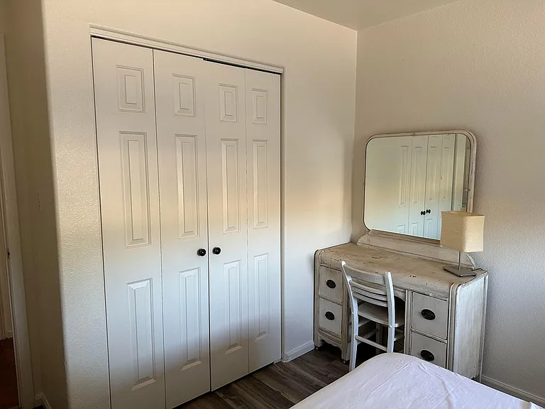 219 W Harmony Dr — Photo 8