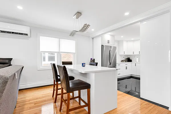 Sold by Remax Edge | media 4