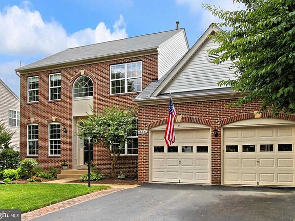 2nd image of 46741 Hollow Mountain Pl