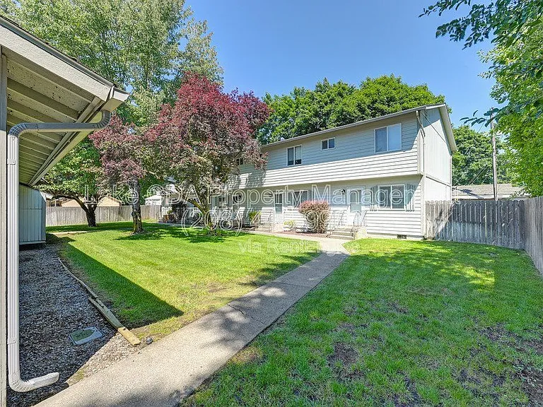 1611 E Montana Ave #C — Photo 43