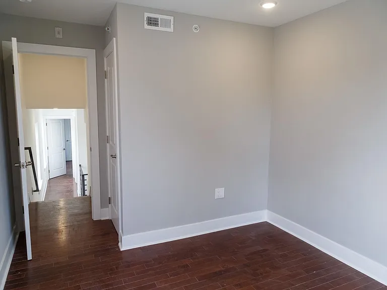 4537 Springfield Ave #4 — Photo 11