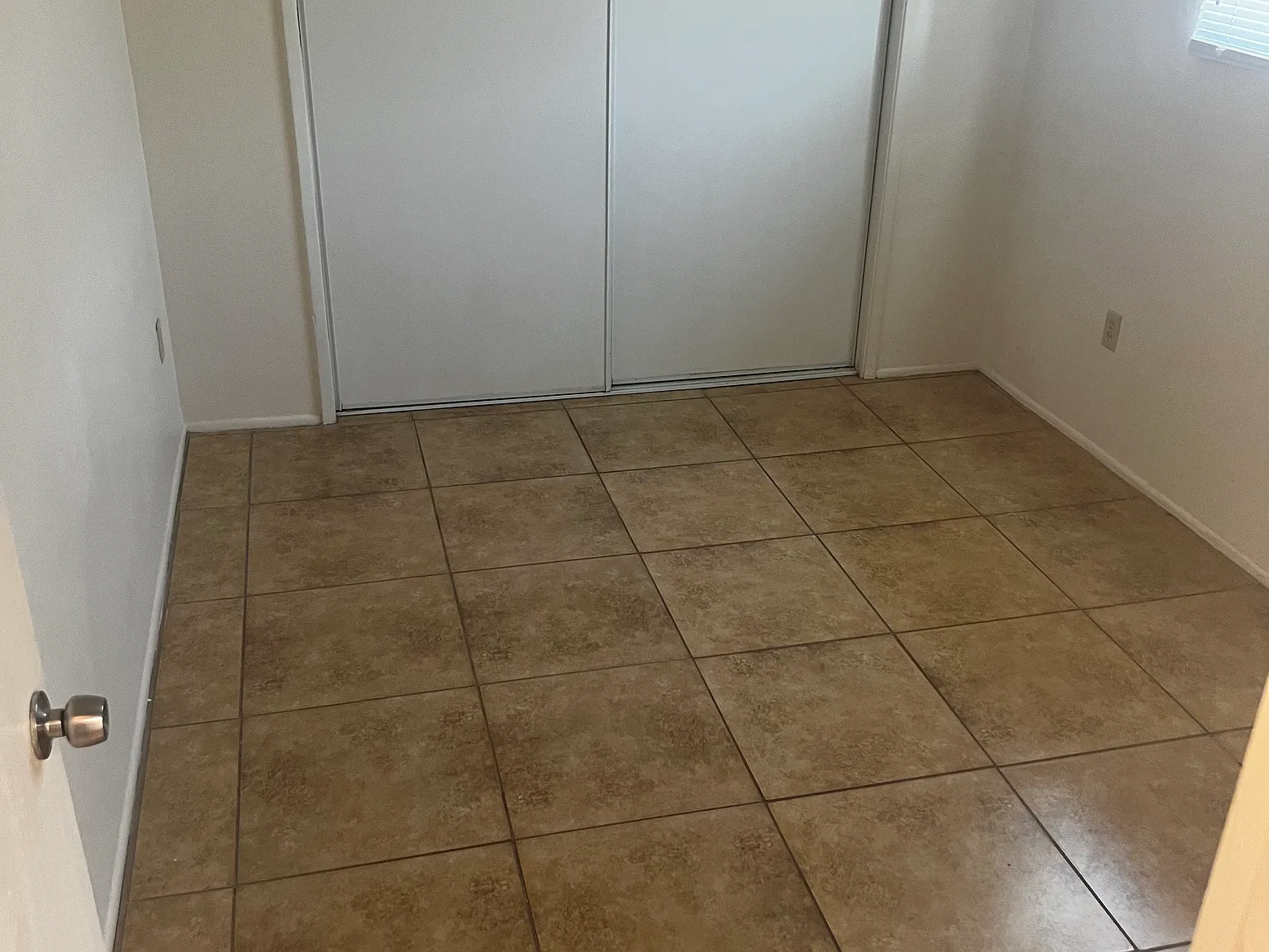 306 W Lee St — Photo 4