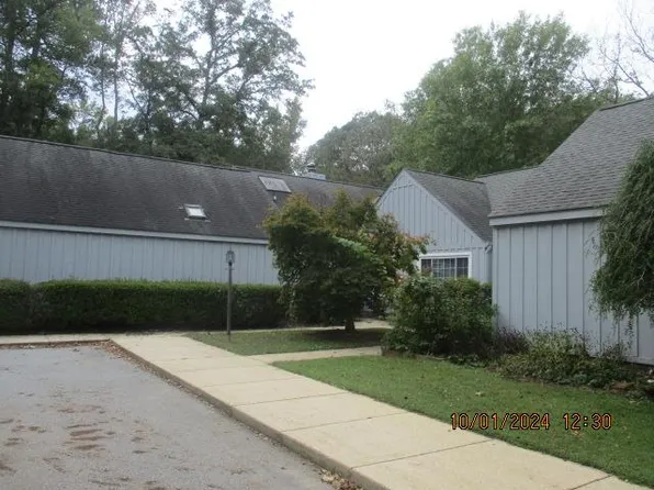 151 Woodridge Rd APT 202, Greenwood, SC 29646
