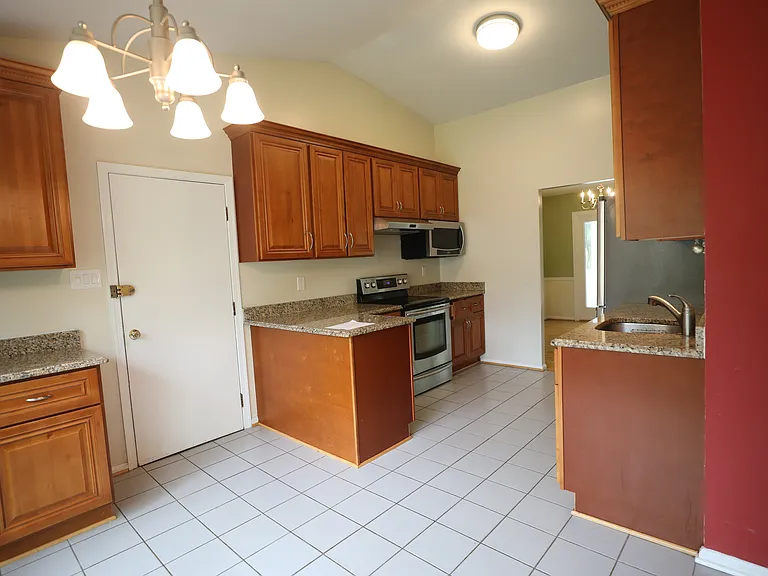 10052 Colebrook Ave — Photo 3