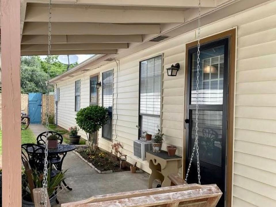 1st image of 216 Briarcliff Dr