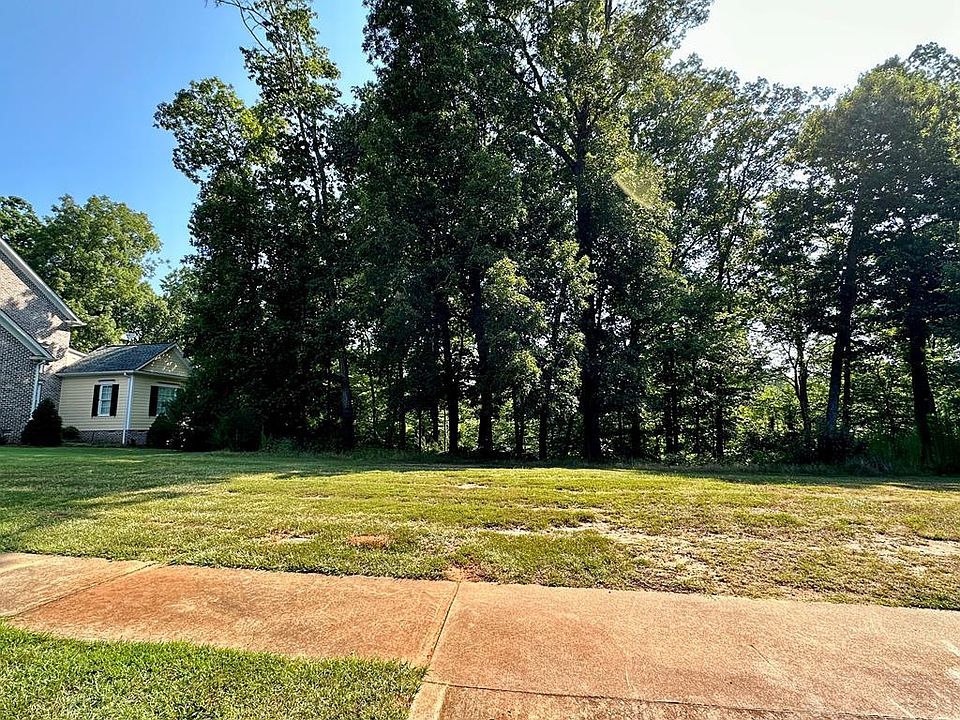 2nd image of 103 Lelia Dr