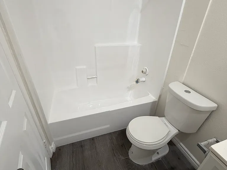 704 W 1st Ave #2 — Photo 6